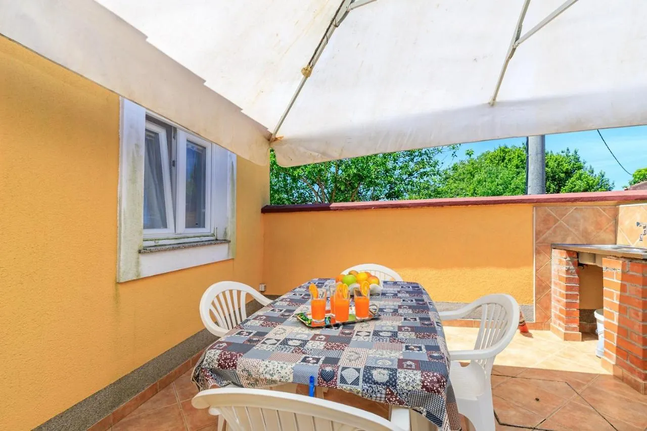 Holiday House Emma Pula