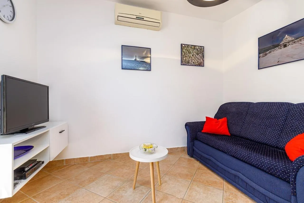Holiday House Emma Pula 0*,
