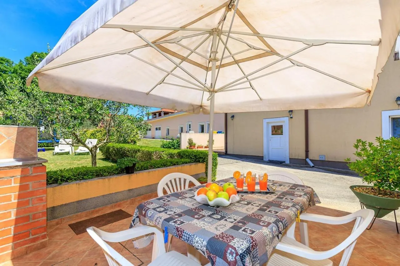 Дом отдыха Holiday House Emma Пула