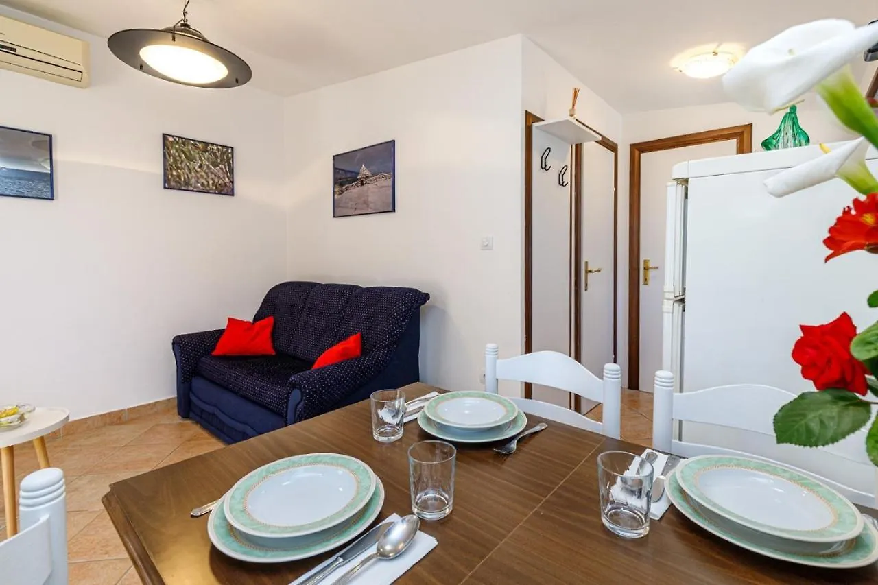 Holiday House Emma Pula 0*,